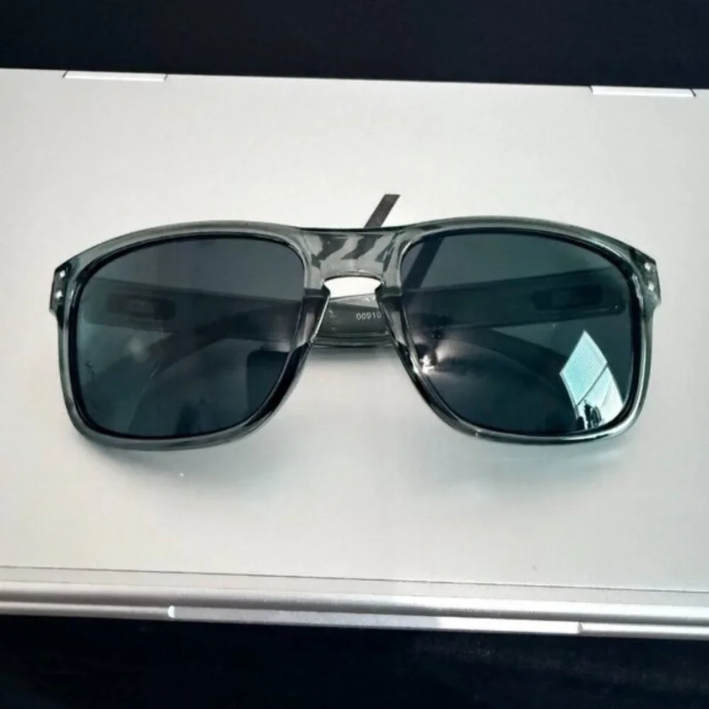 OO9102 Oakley Holbrook Smoke Gray Frame - Picture 4 of 6